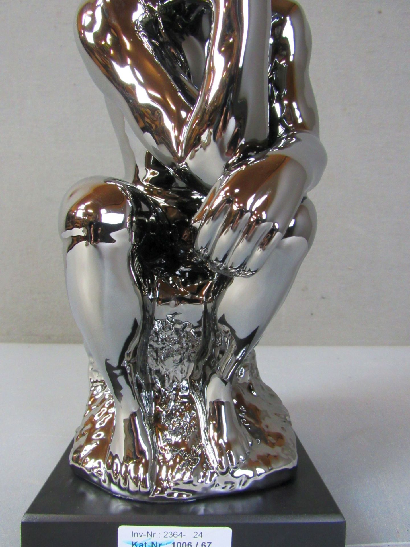 Keramikfigur chromfarbend der Denker - Bild 3 aus 10