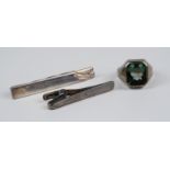 Herrenring mit grünem Stein und 2 Krawattenhalter, 835er Silber, Gesamt-Gew.17,08g