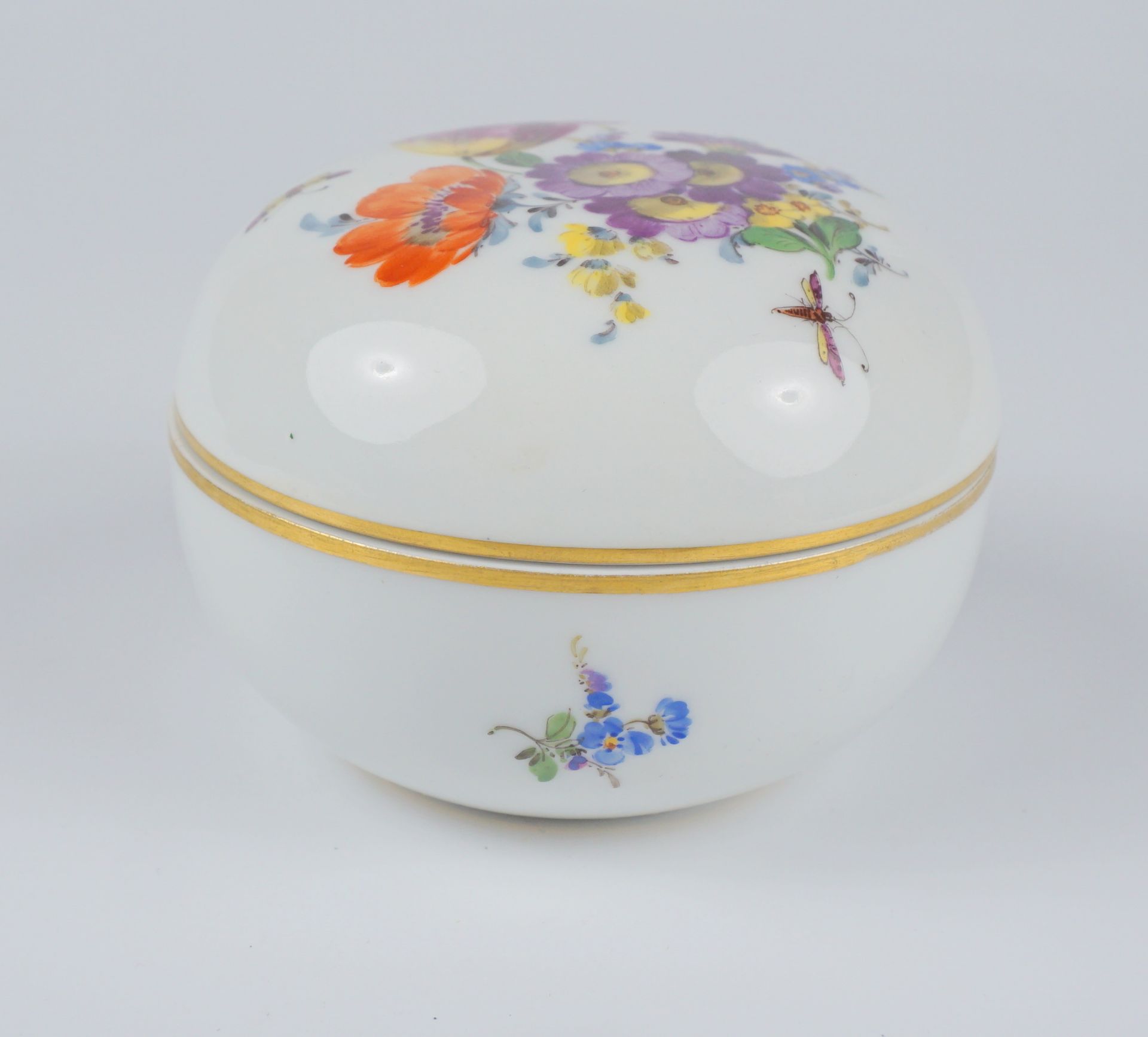 Deckeldose mit Blumenbukett, Meissen, Pfeifferzeit (1924-1934), I.Wahl - Bild 2 aus 3