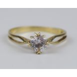 Ring mit Zirkonia in Krappenfassung, 333er Gold, Gew.1,79g