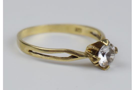 Ring mit Zirkonia in Krappenfassung, 333er Gold, Gew.1,79g - Image 2 of 2