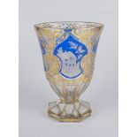 Kristallvase mit blauen Medaillons und Mattschliffdekor, wohl Joh.Oertel&Co., Haida, Böhmen, um 189