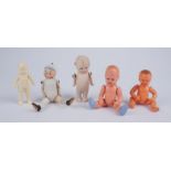5 kleine Puppenstuben-Püppchen, 3 Puppen und 1 Porzellan-Puppenkopf, 1930er/1950er/1960er Jahre