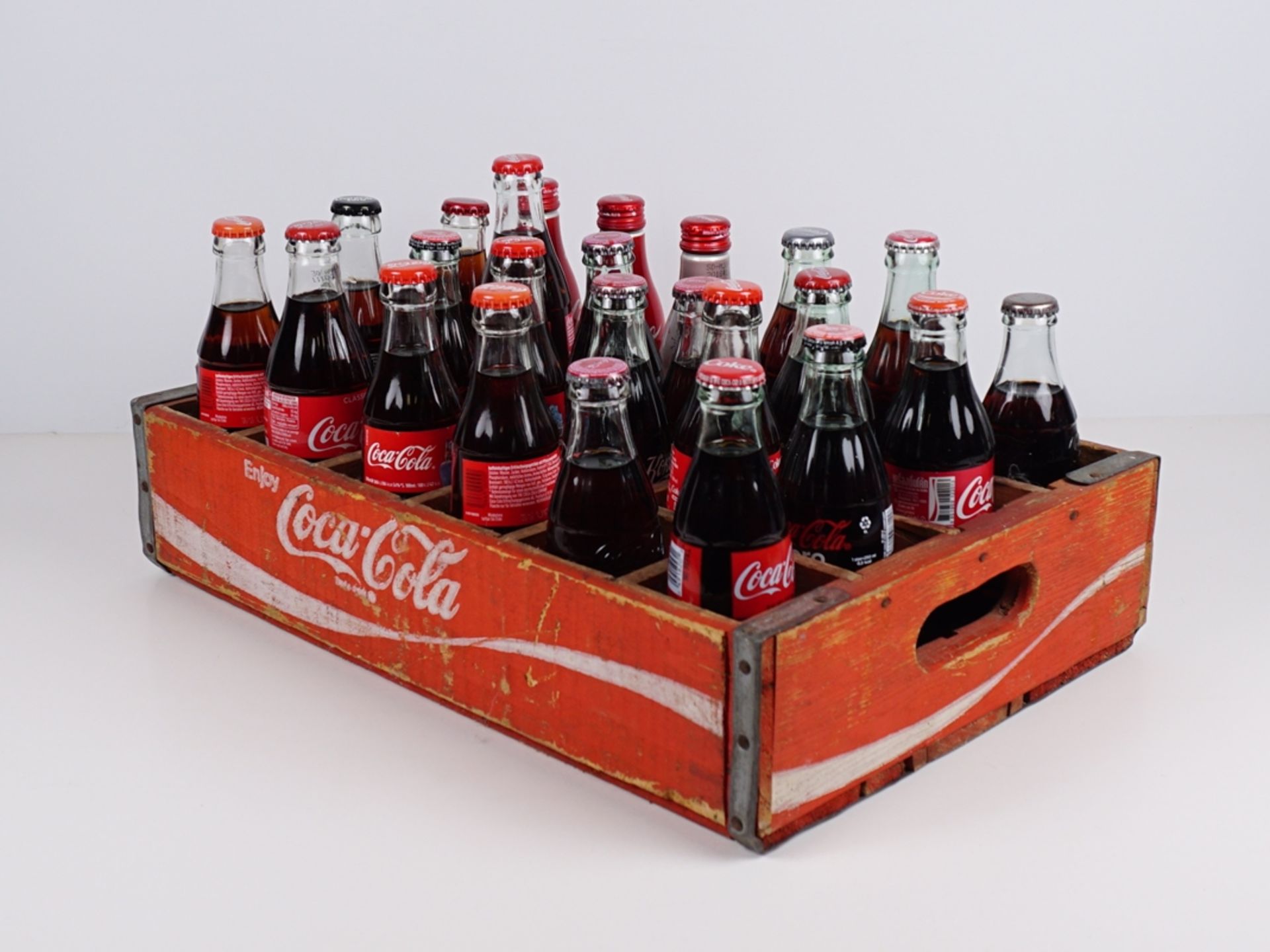 Konvolut Coca Cola: Getränkekasten und Werbe-Servietten