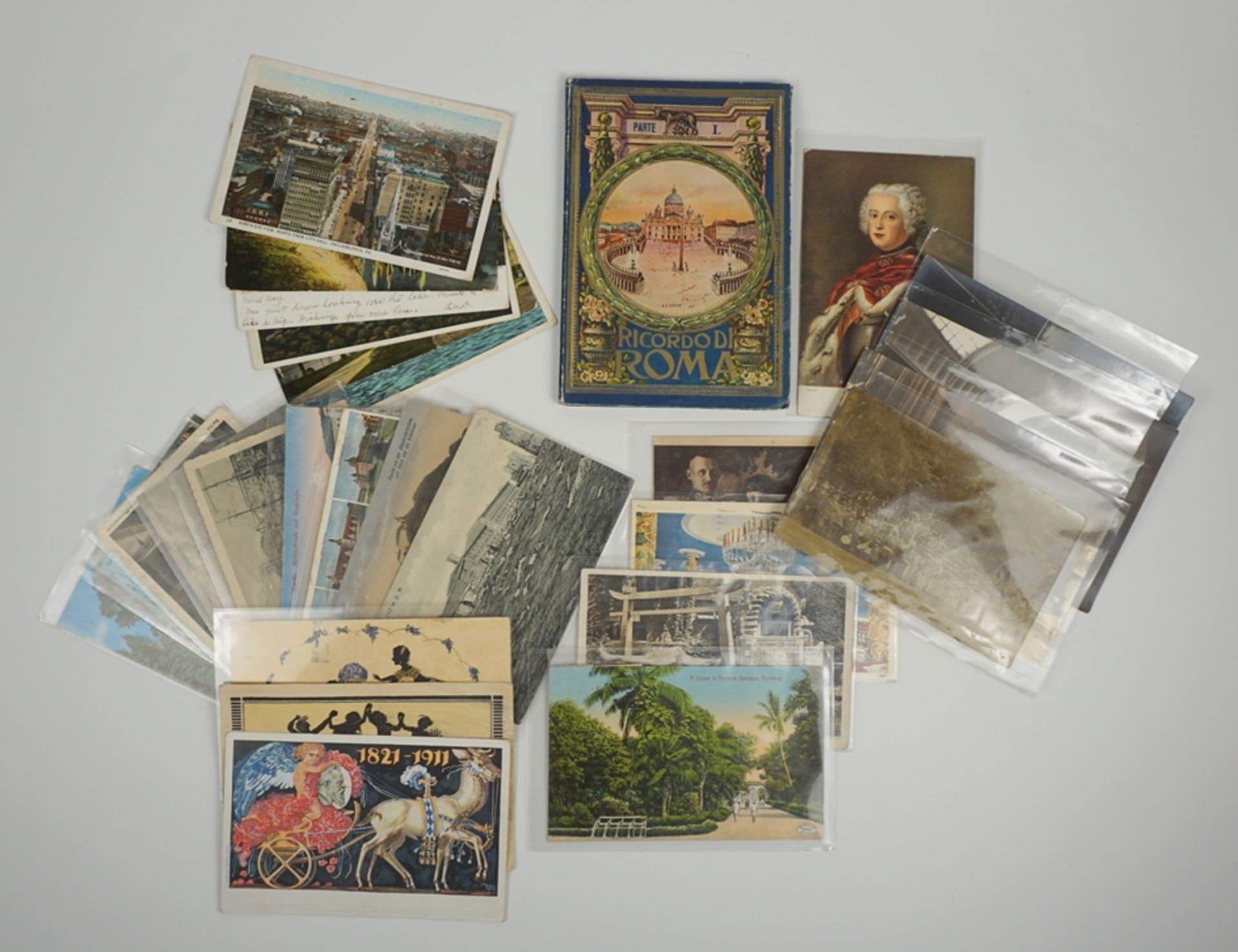 Konvolut Ansichtskarten, Glückwunschkarten und ähnliches, sowie Leporello von Rom, um 1900/1930