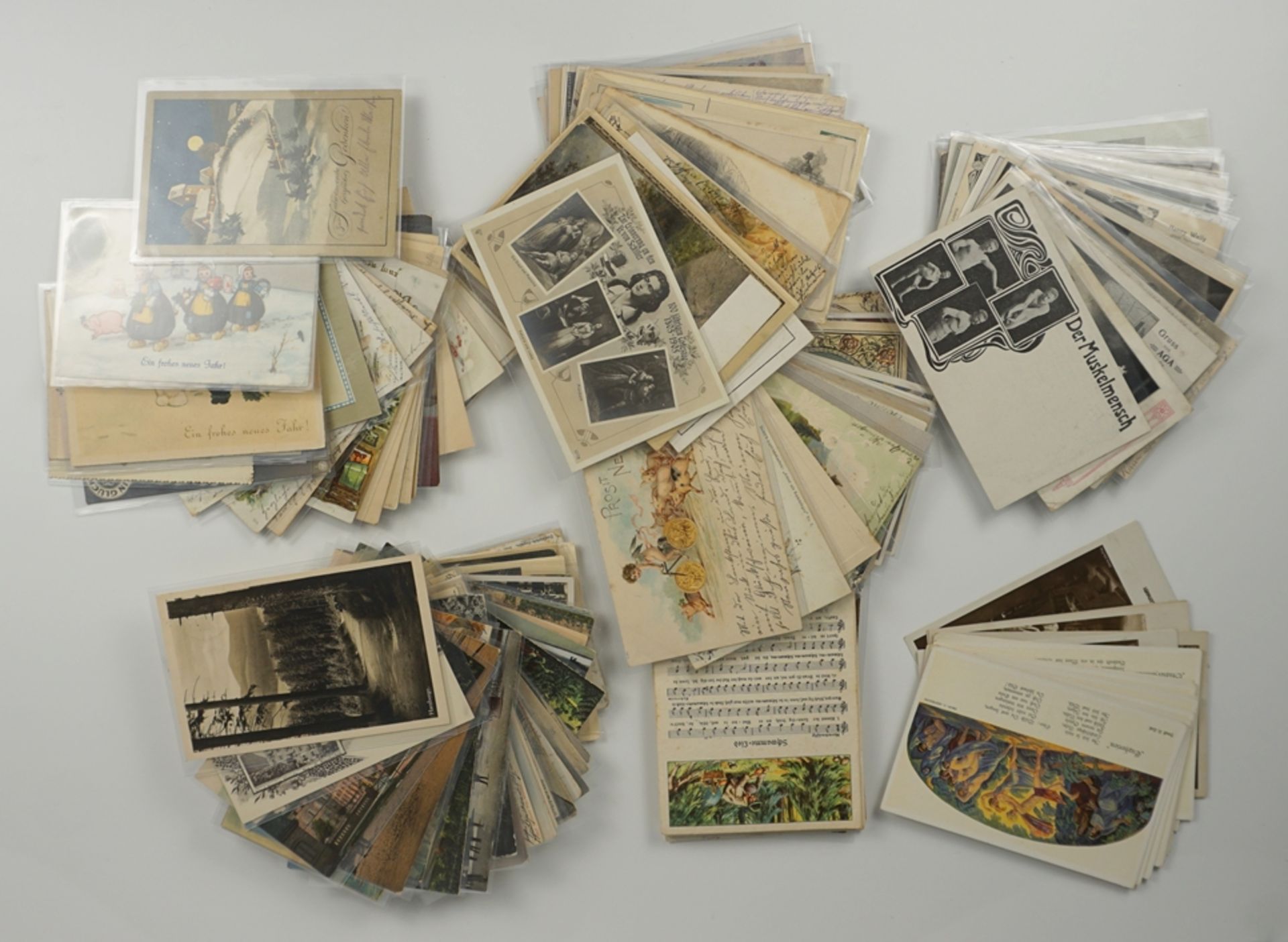 ca. 170 Ansichtskarten; u.a. Alle Welt, Glückwunschkarten, Liederkarten; 1930er/1940er Jahre