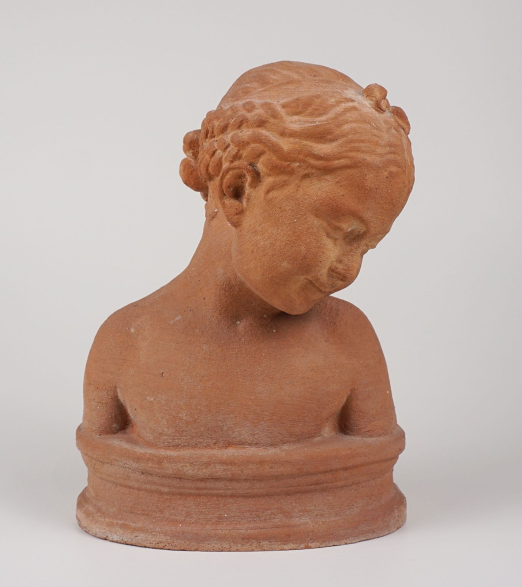 Terracotta-​Mädchenbüste mit Sockel, Impruneta, Italien