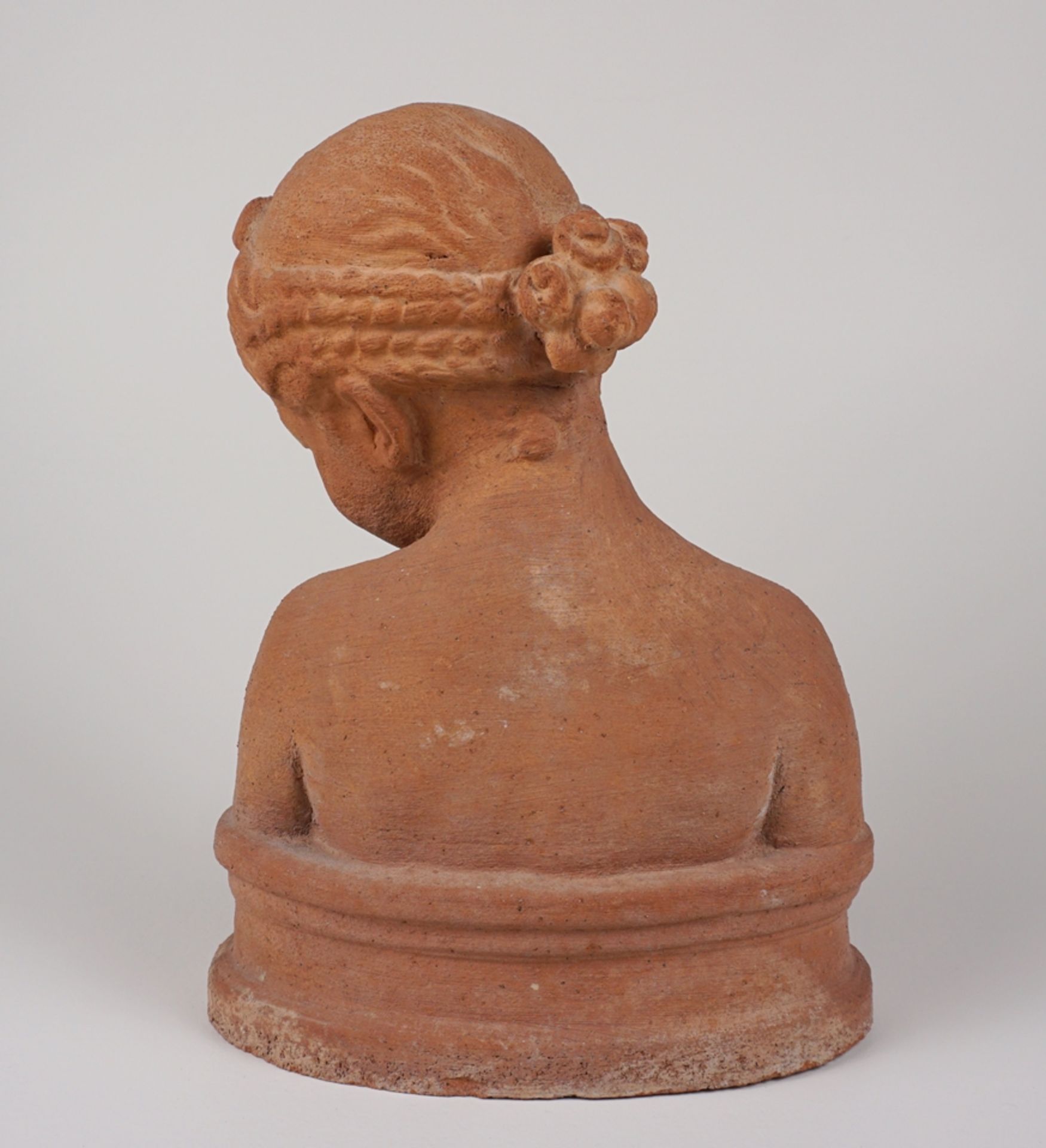 Terracotta-​Mädchenbüste mit Sockel, Impruneta, Italien - Image 2 of 3