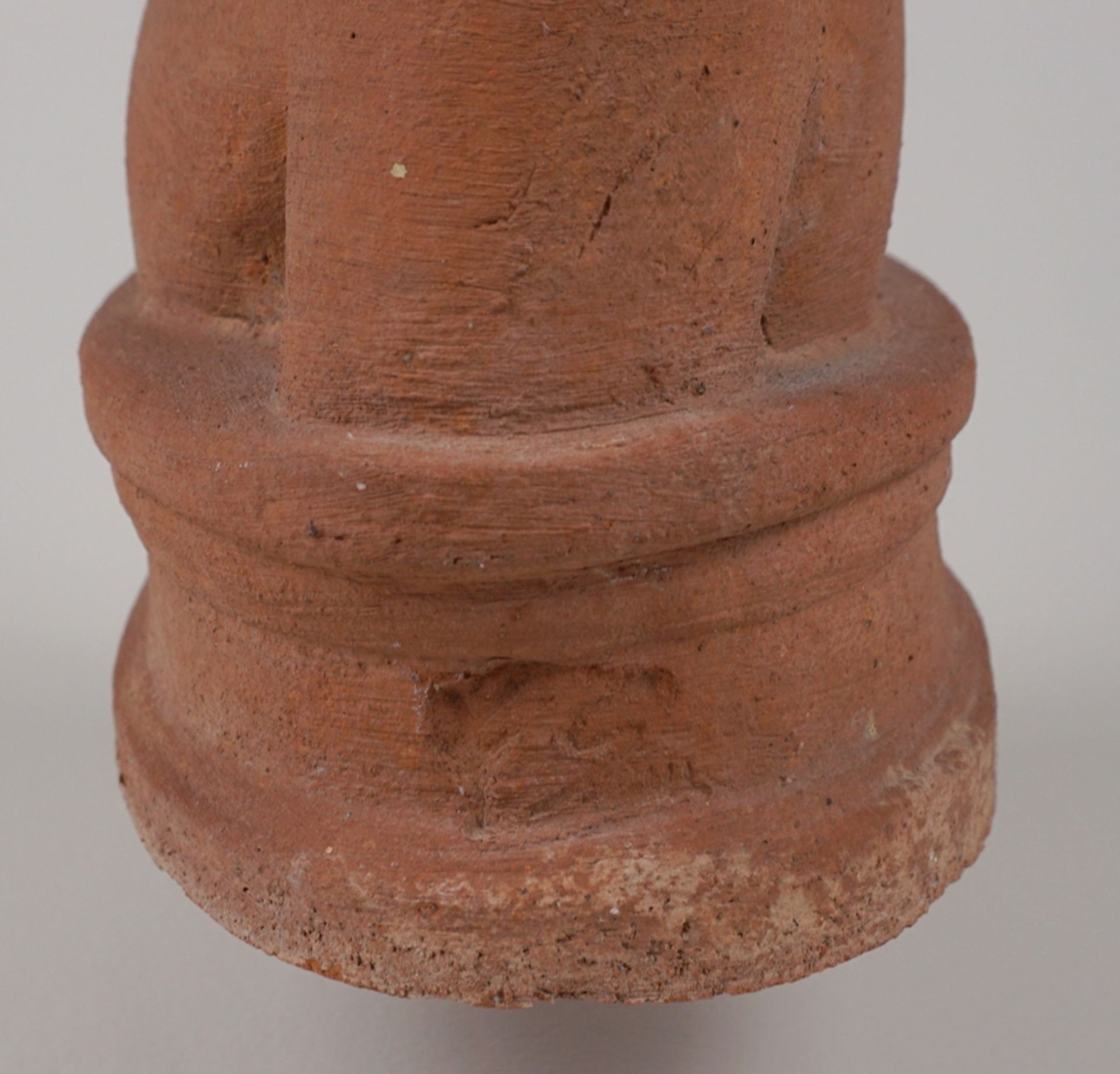 Terracotta-​Mädchenbüste mit Sockel, Impruneta, Italien - Image 3 of 3