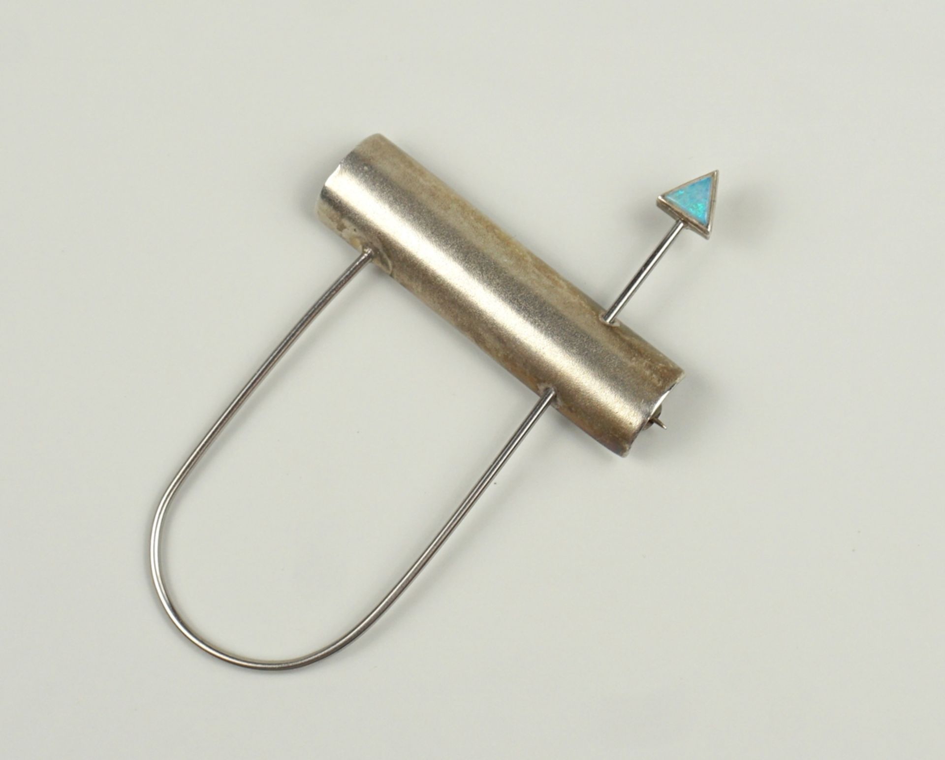 moderne Brosche mit dreieckigem Opal, 925er Silber