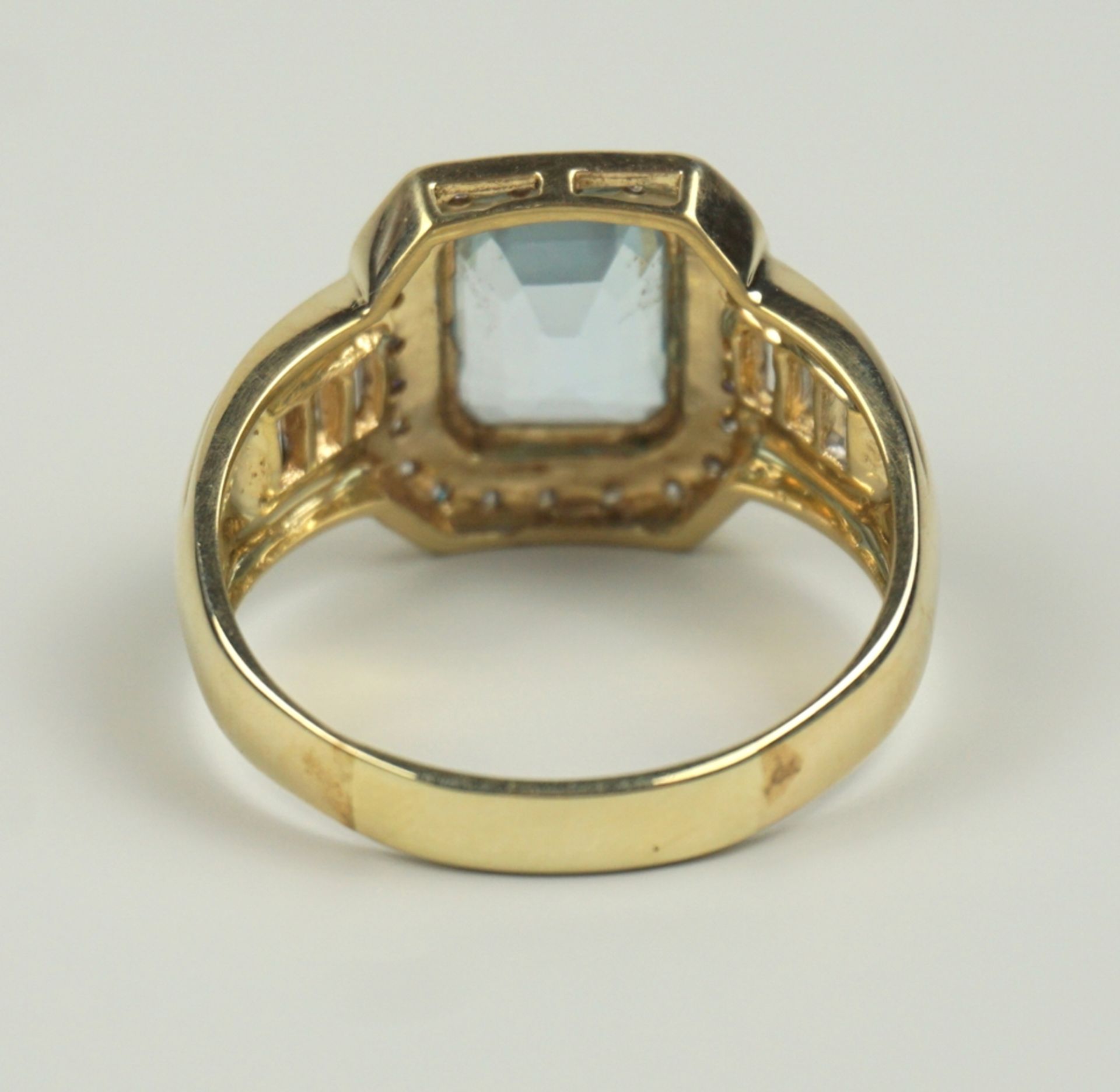 Ring mit Blautopas? und ca. 23 Diamanten, 585er Gold - Image 2 of 3