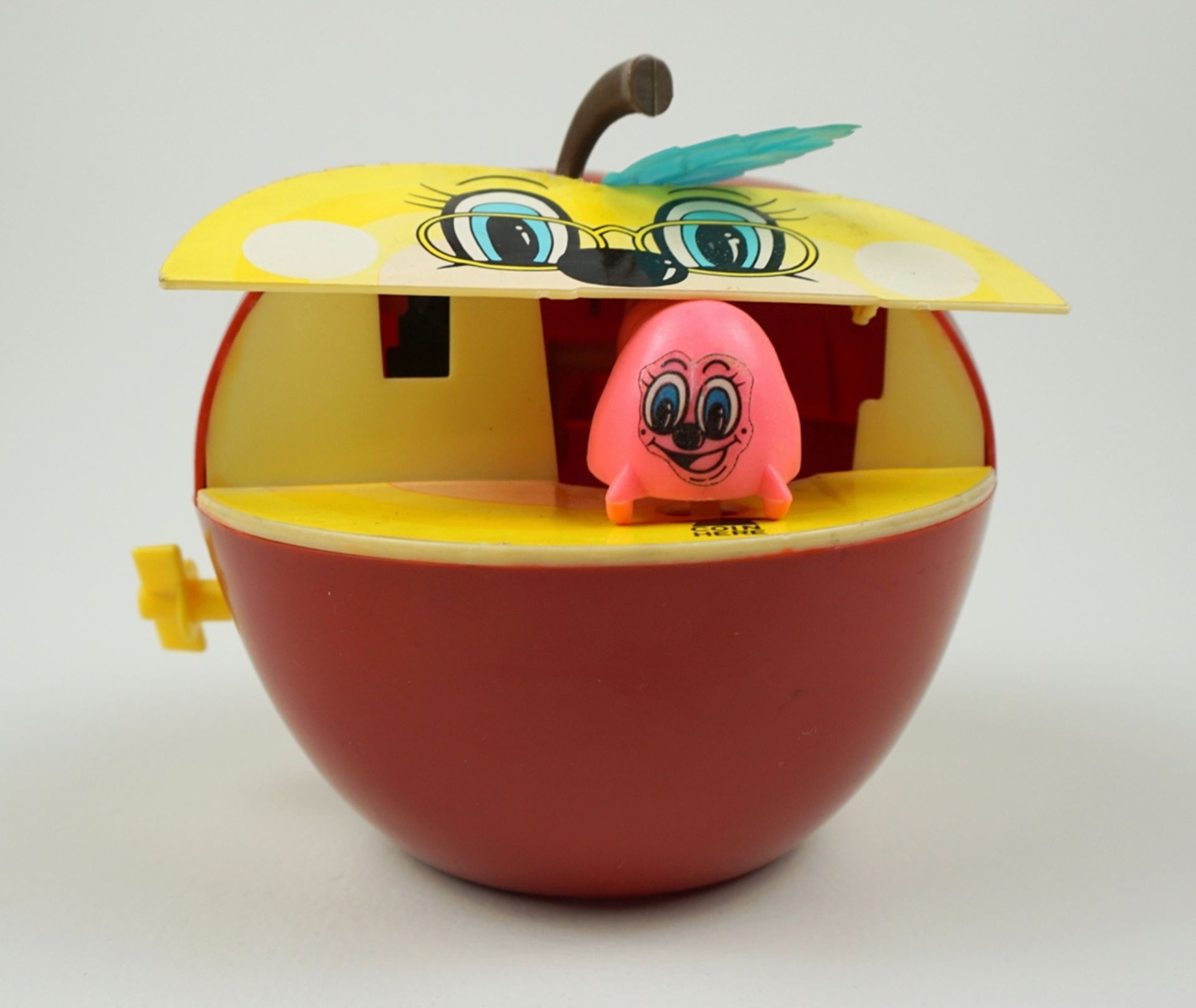 Spardose "Apfel" mit Wurm, Apple Bank, Everlast Toys Nr.0527, Hongkong, 1970er Jahre - Image 2 of 4