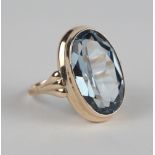 Ring mit ovalem, aquamarinblauen Stein, 333er Gold