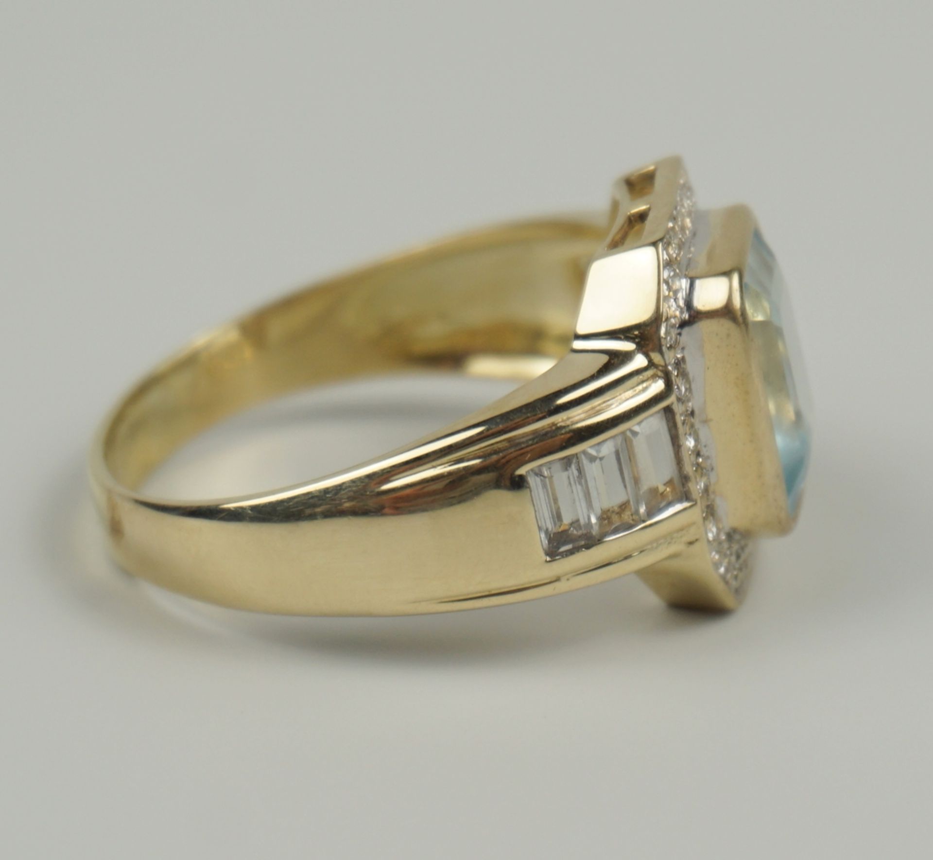 Ring mit Blautopas? und ca. 23 Diamanten, 585er Gold - Image 3 of 3