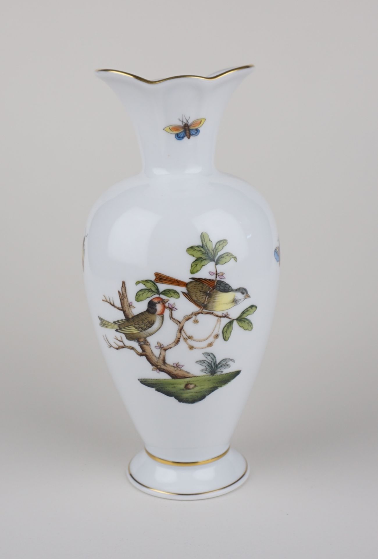 Vase mit zweifach gelappter Mündung und Vogelmotiven, Herend, Rothschild, Ungarn, 2.Hälfte 20.Jh.