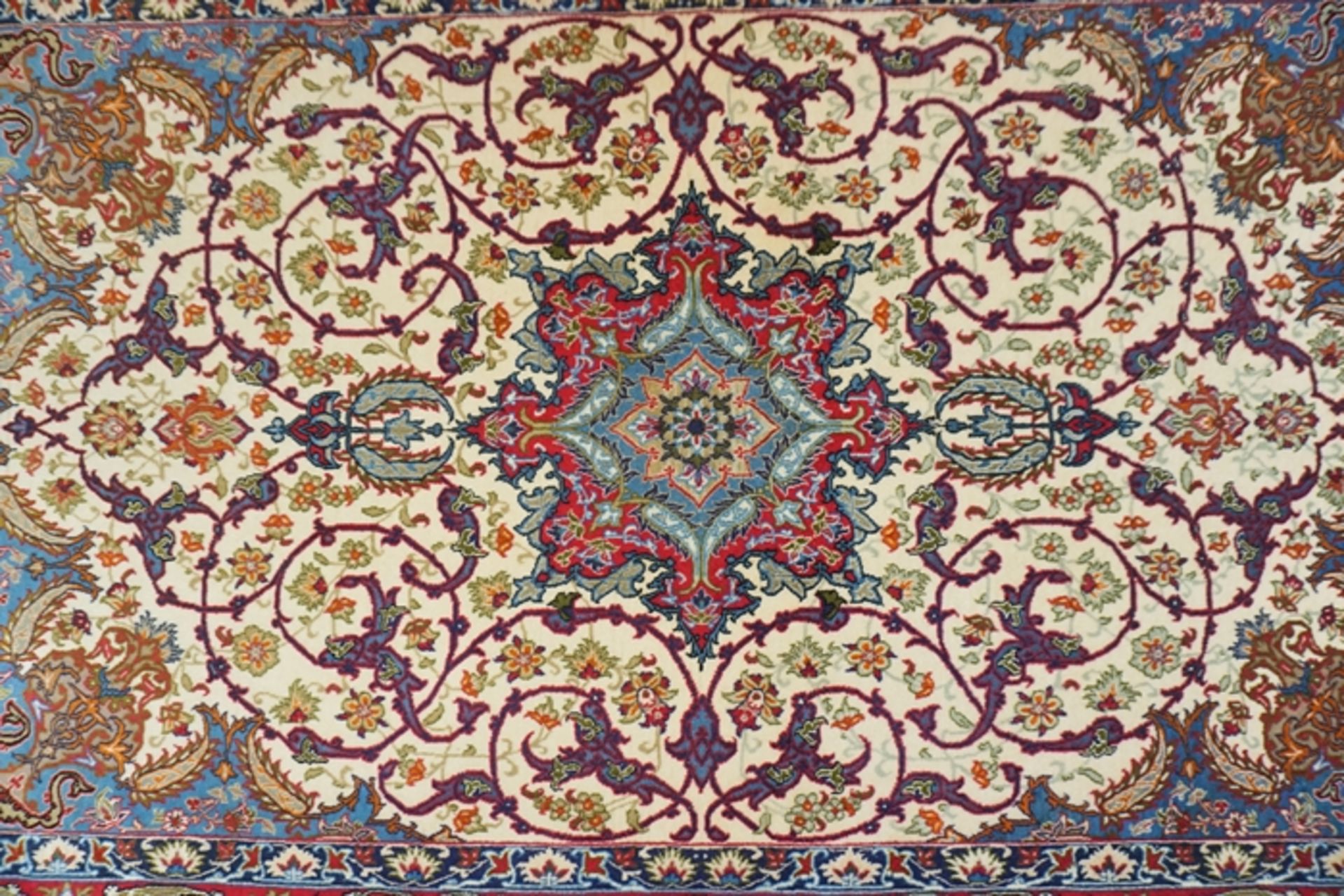 Teppich, Isfahan, Wolle mit Seide - Bild 2 aus 3