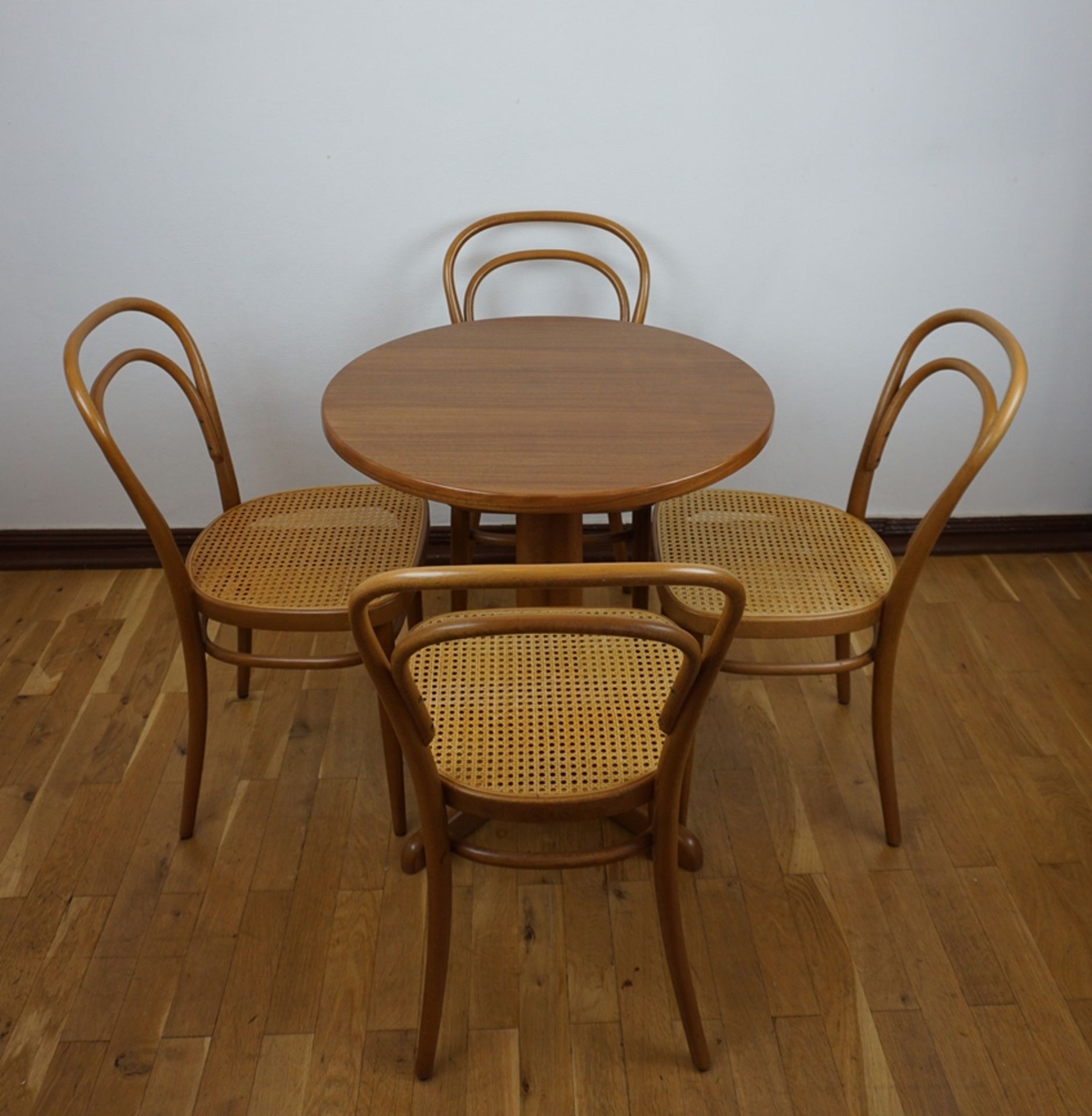 Runder Tisch mit 4 Kaffeehausstühlen, Modell 214, Thonet, 1980er Jahre - Image 3 of 8