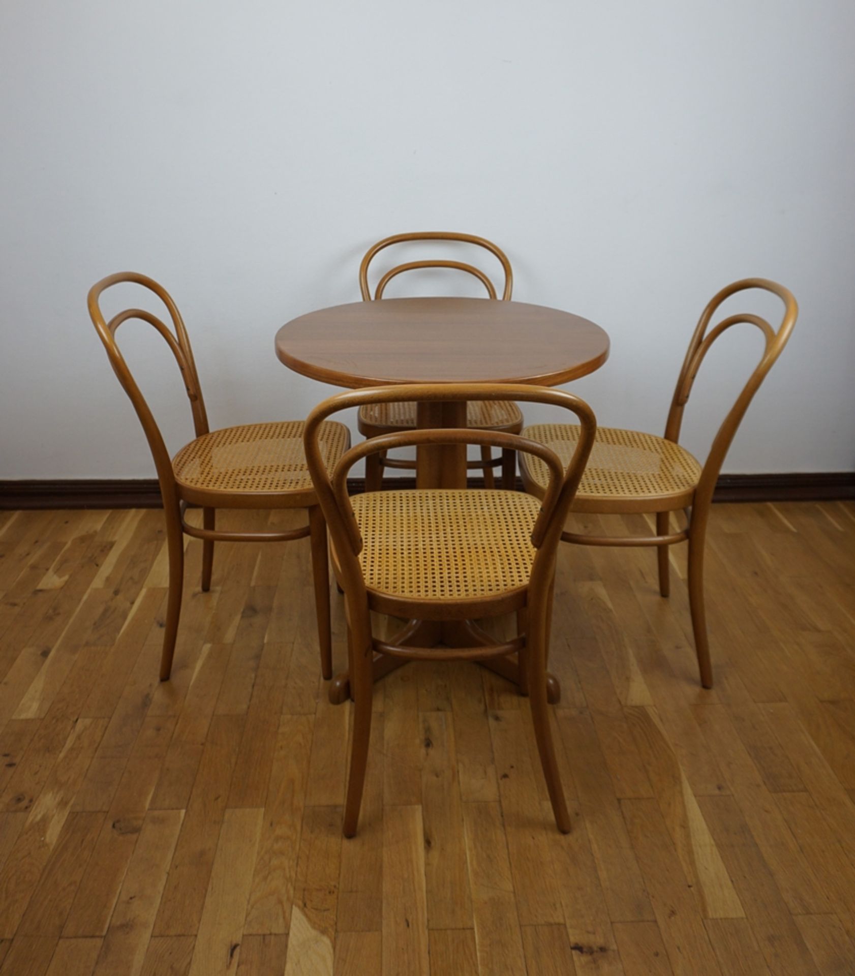 Runder Tisch mit 4 Kaffeehausstühlen, Modell 214, Thonet, 1980er Jahre - Image 2 of 8