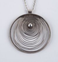 Spiralschmuck-Anhänger, Toni Riik, 935er Silber, an Ankerkette, 835er Silber, Kunstgewerbliche Werk