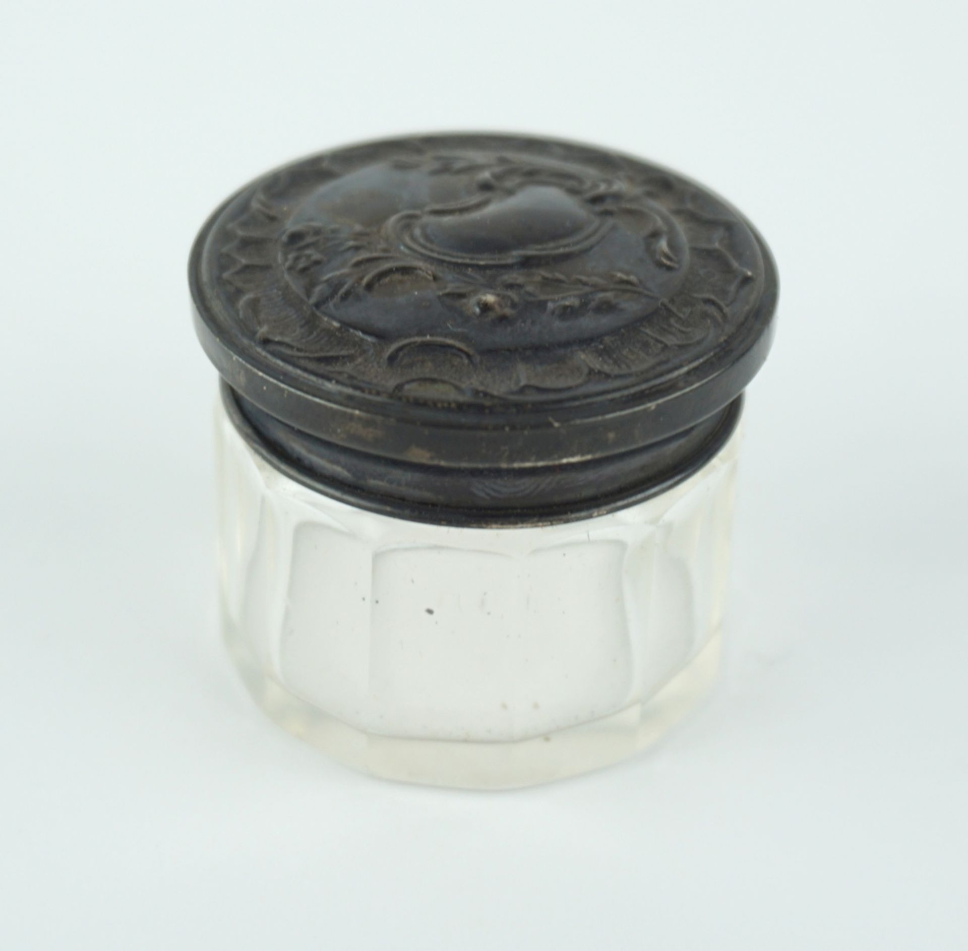 kleine Dose, Kristall mit Silberdeckel, um 1890