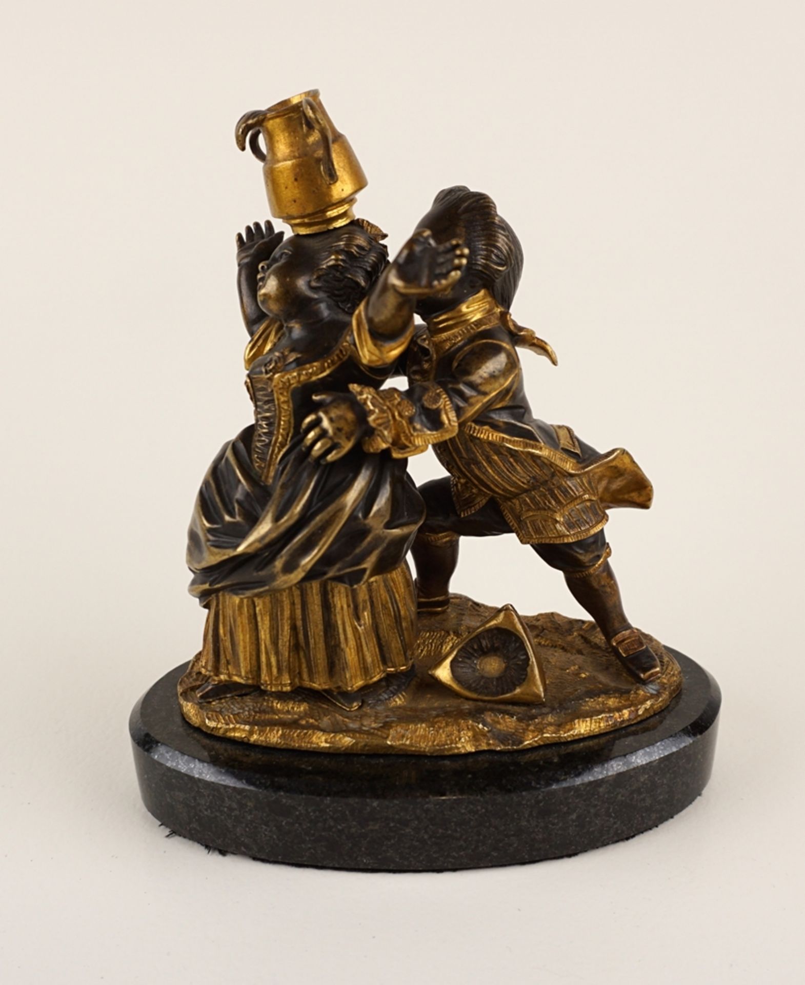 Neckendes Liebespaar in Rokokokleidung, Bronze, partiell vergoldet