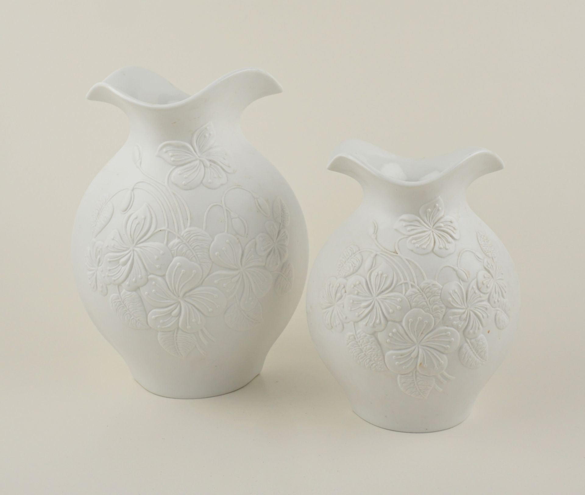 2 Vasen, Biskuitporzellan, Manfred Frey für Kaiser-Porzellan
