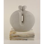 "Verliebtes Paar", auf weißen Marmorsockel, Marbell Stone Art Belgium