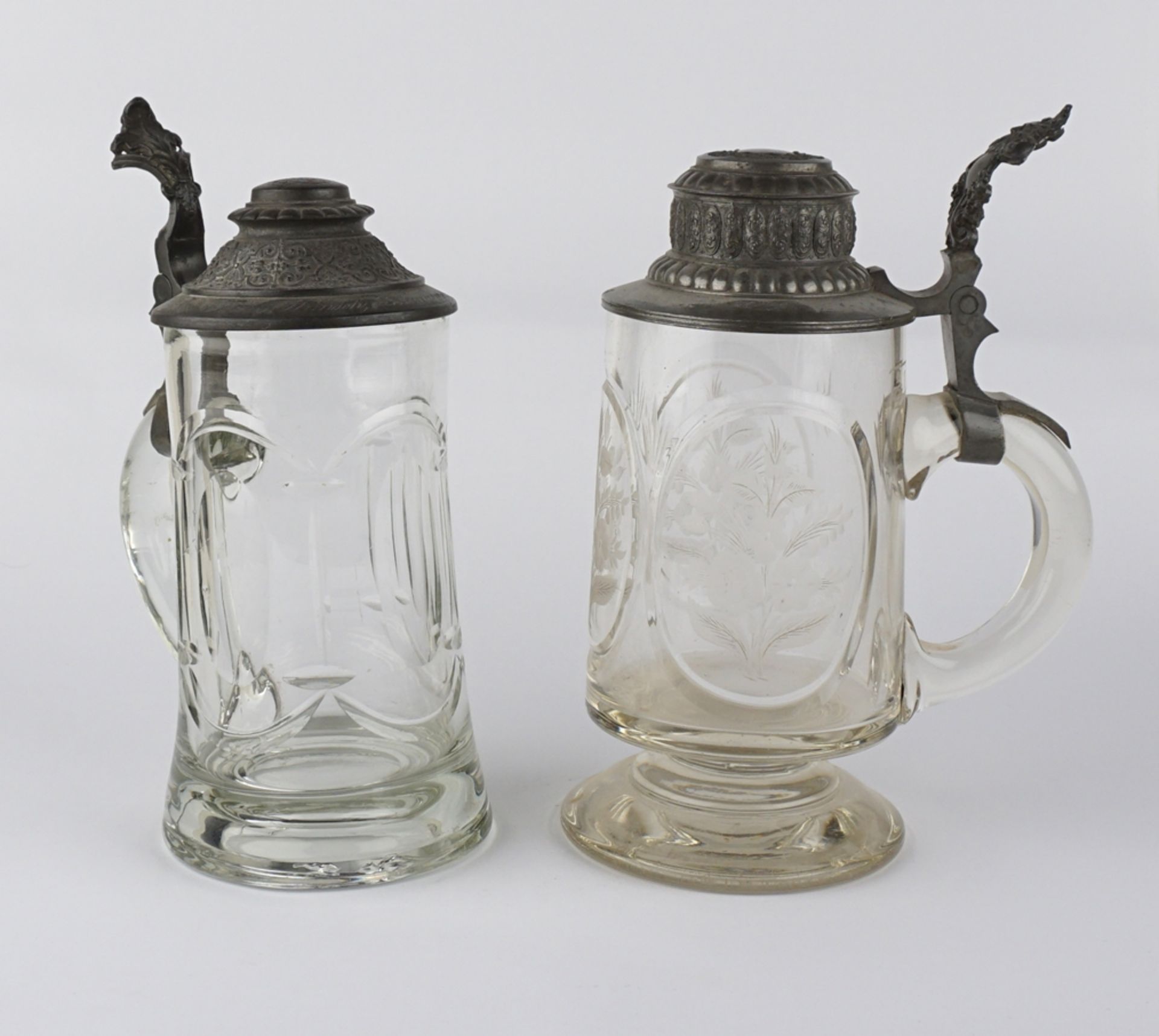 2 Glaskrüge mit Zinndeckel, um 1890