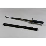 Konvolut 4 tlg., ein Shin, Japan, Holzscheide, Klingenlänge: 46 cm, ein Katana, Japan, Klingenlänge: