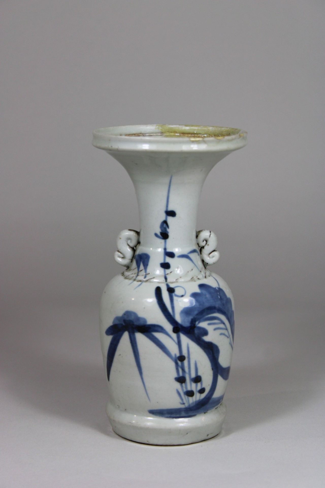 Vase, Thailand / Japan, floral bemalt im Blau, H ca. 19,5 cm, Guter, altersbedingter Zustand. - Image 4 of 4