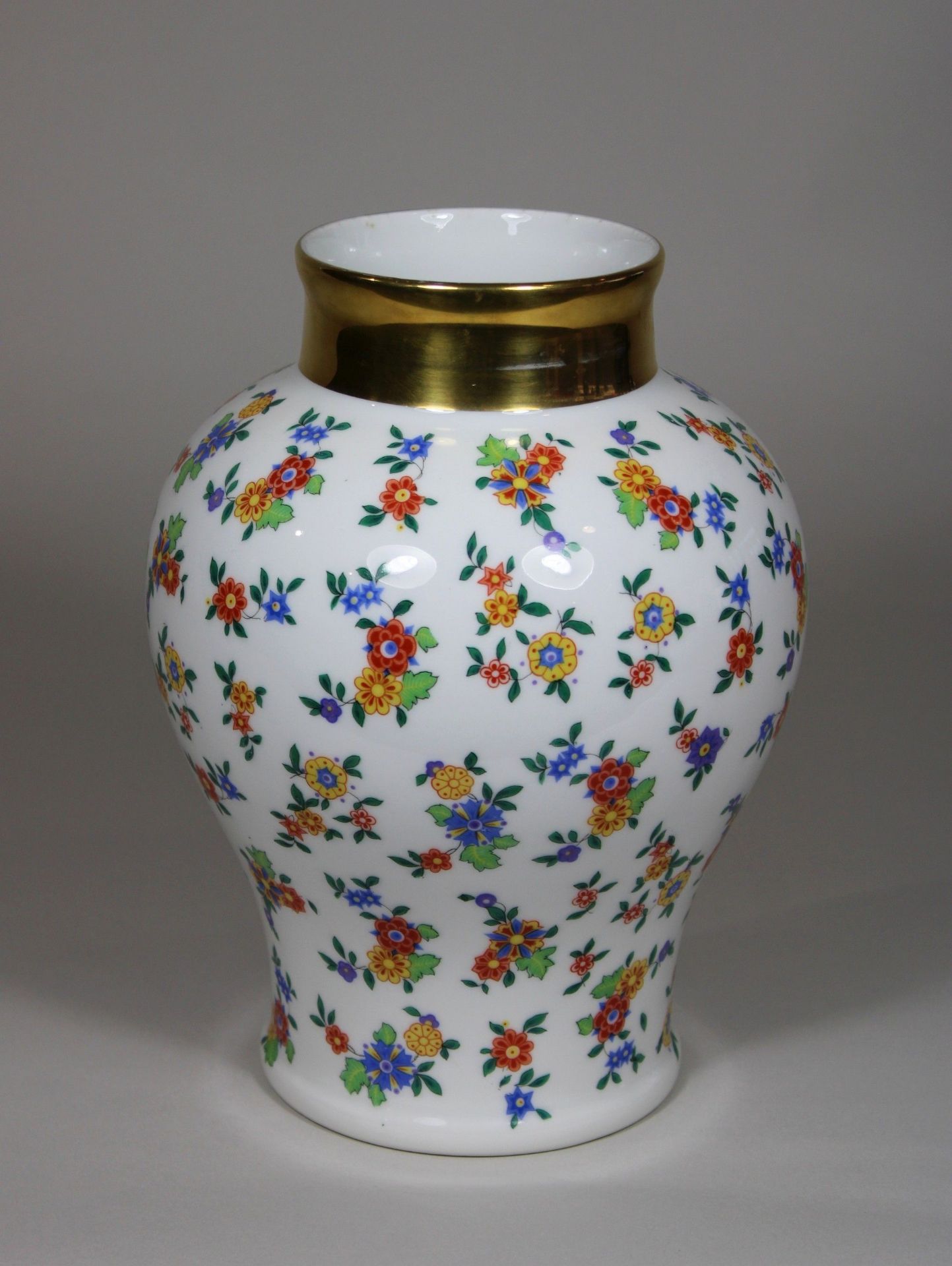 Vase, Gebrüder Schoenau, Porzellan, Blumendekor, Goldrand, H. 25 cm, guter, altersbedingter