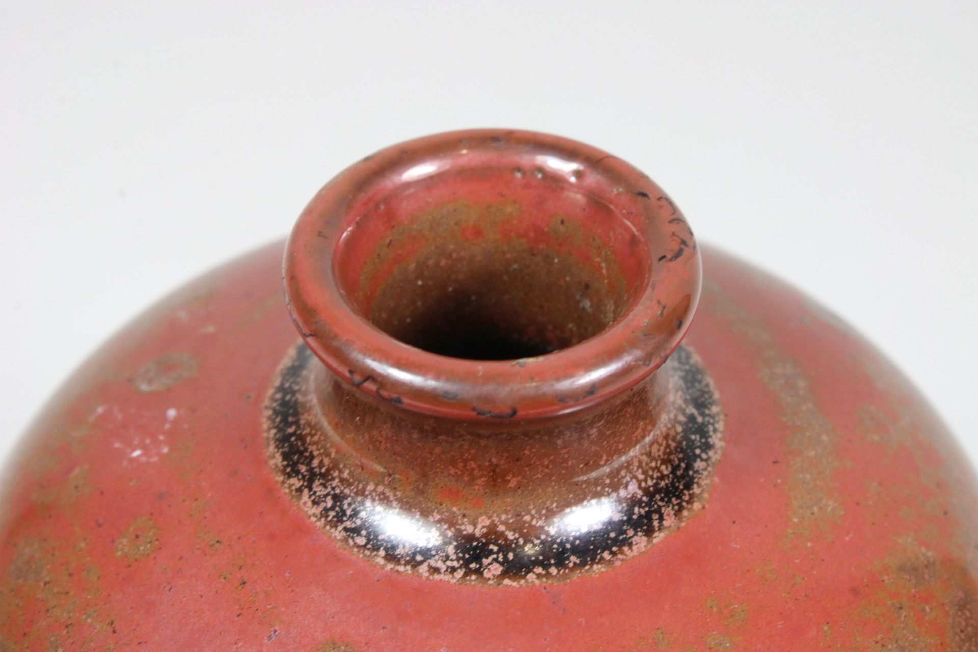 Meiping Vase, China, Porzellan, wohl 19/20. Jh., Eisenrost-Glasur. H.: 14 cm. Guter, altersbedingter - Image 2 of 3
