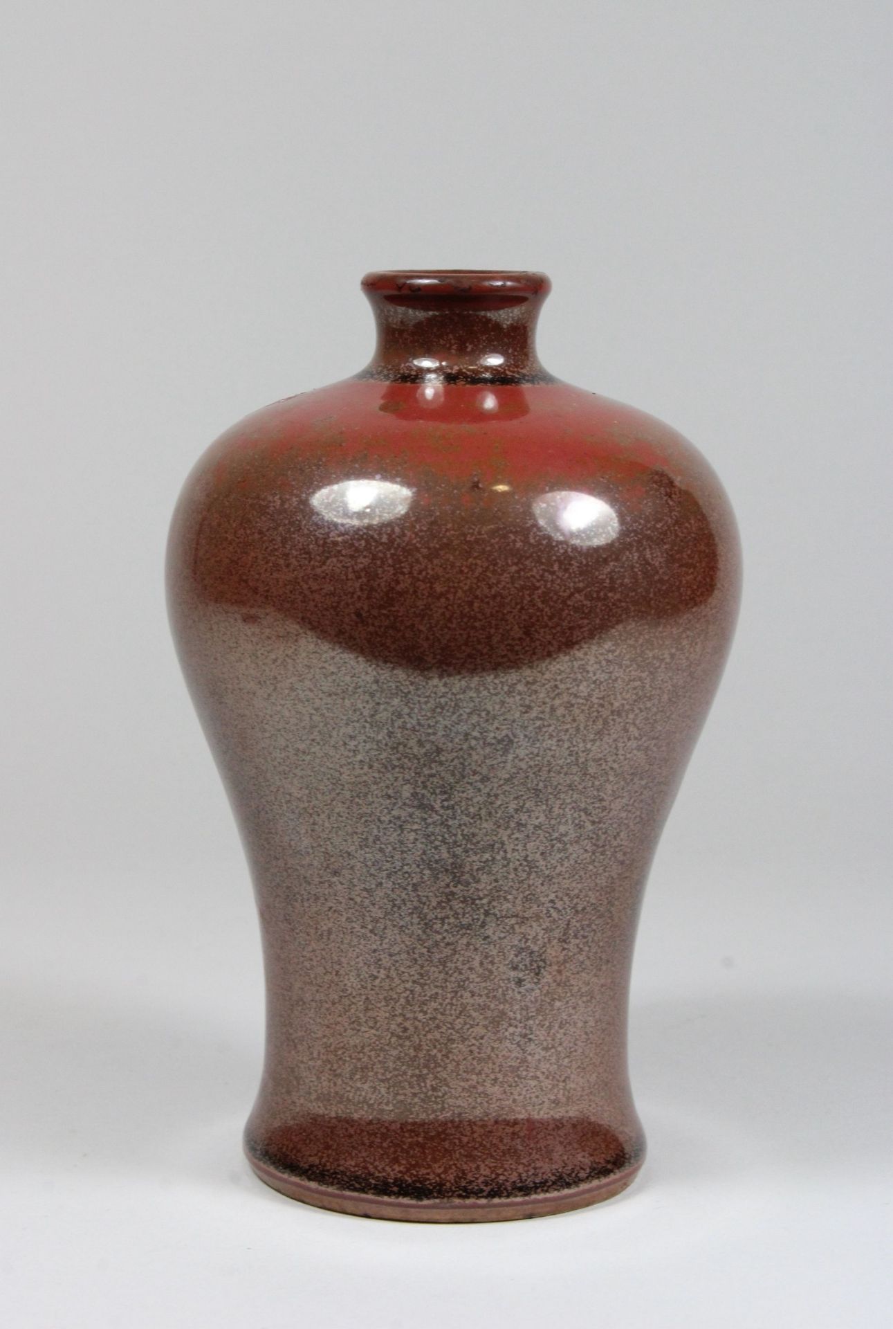 Meiping Vase, China, Porzellan, wohl 19/20. Jh., Eisenrost-Glasur. H.: 14 cm. Guter, altersbedingter