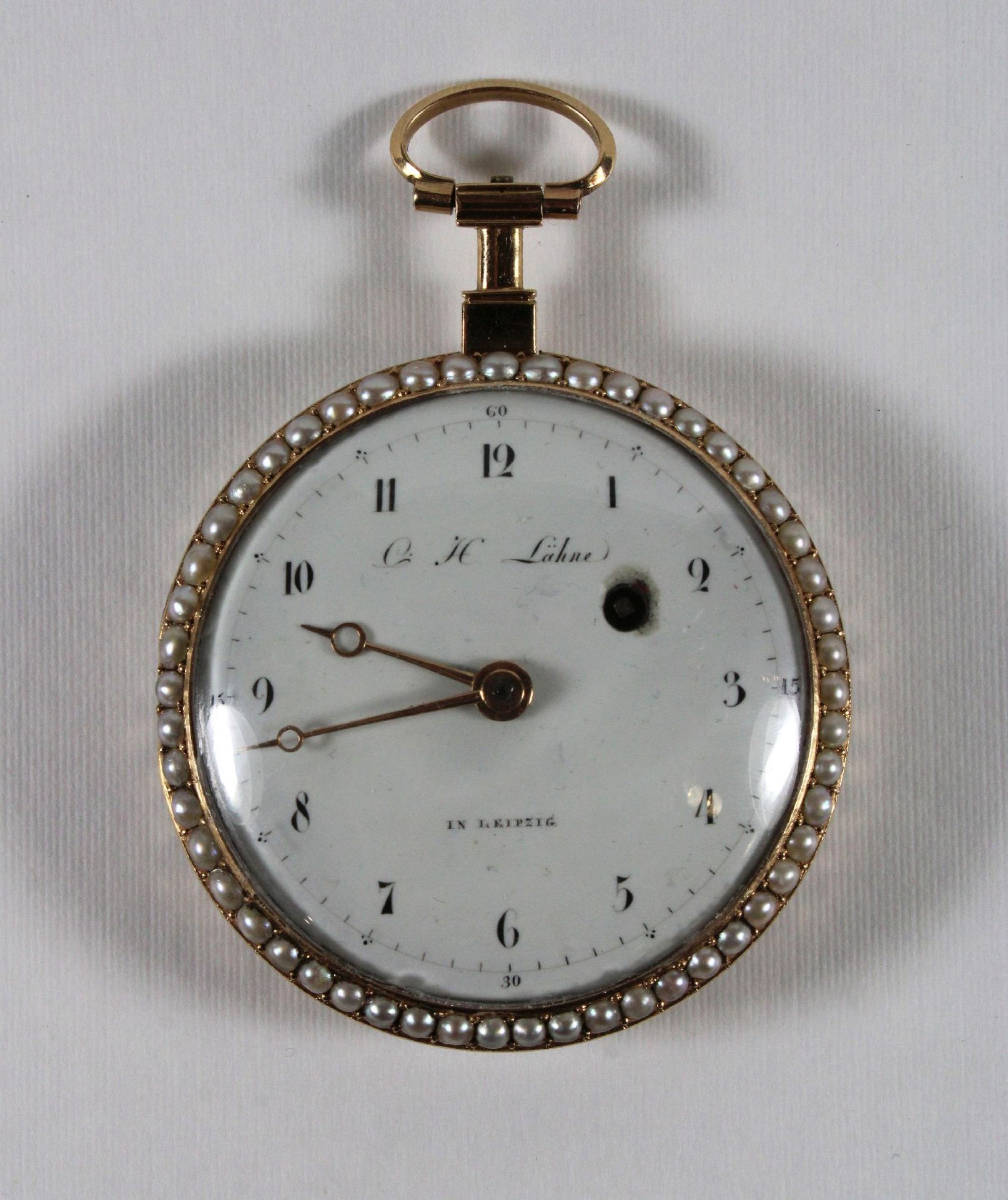 Taschenuhr mit Etui, Deutschland, G. H. Lähne, Stahl vergoldet, Perllünette, Email-Zifferblatt, - Image 4 of 4