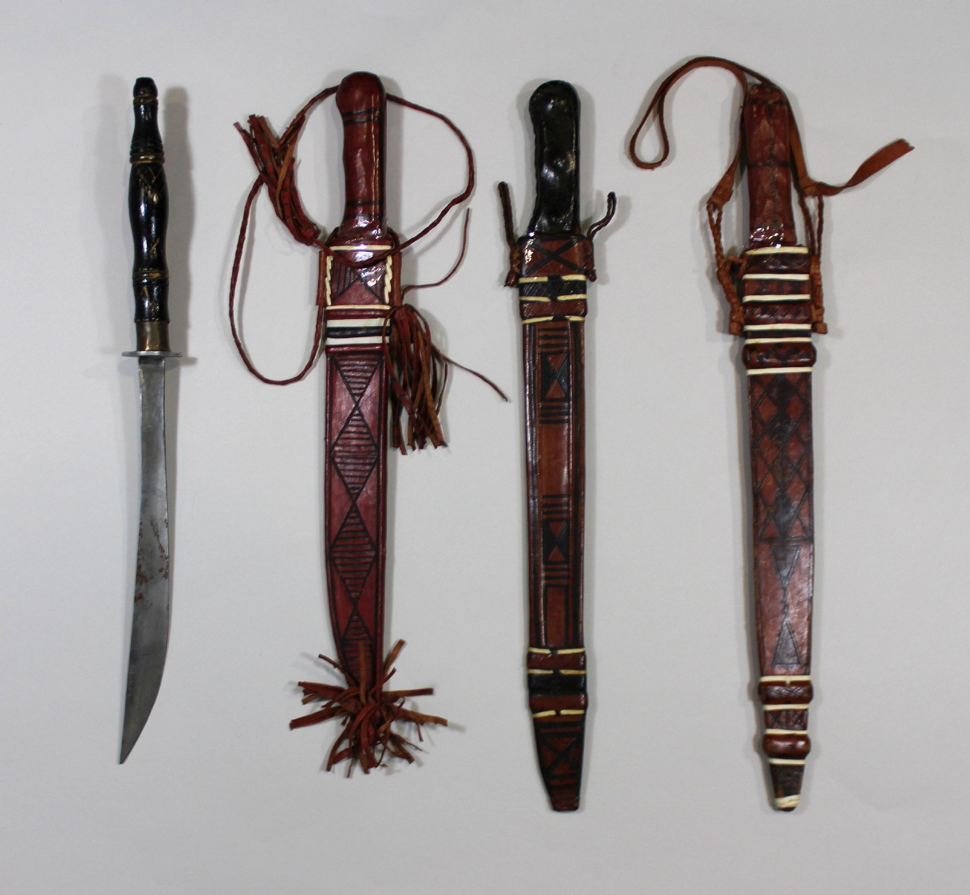 Konvolut 4 tlg., drei Schwerter mit Lederscheide, ein Schwert ohne Scheide, einmal sg. Marti [. - Image 3 of 3