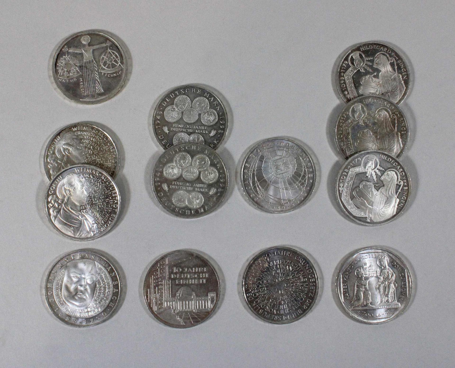 13 tlg. Münzen, Silber, vier aus der Jahr 1999, 1x 50 Jahre - SOS - Kinderdorfer, 10 Mark, 2x Weimar