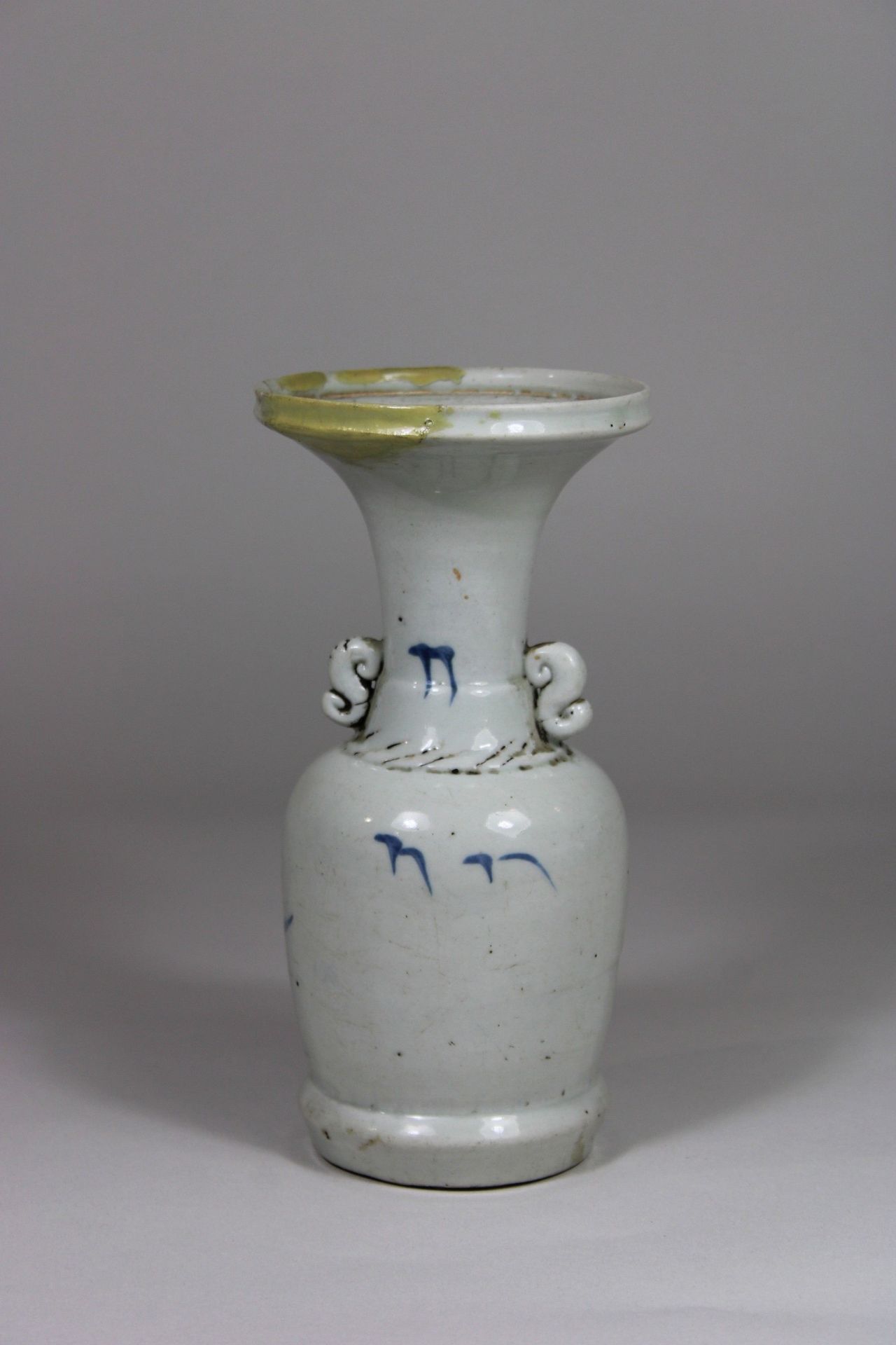 Vase, Thailand / Japan, floral bemalt im Blau, H ca. 19,5 cm, Guter, altersbedingter Zustand.