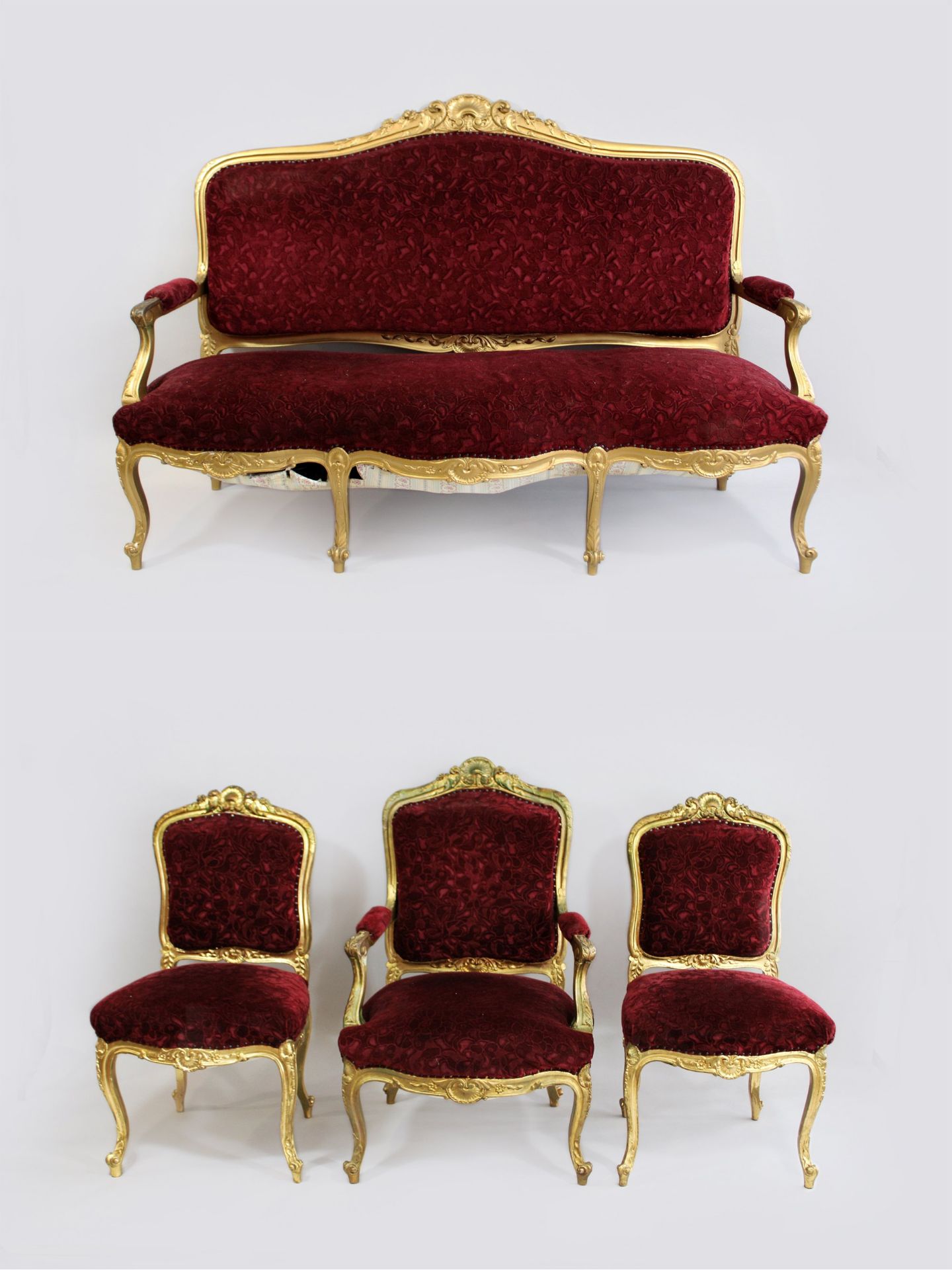 Ameublement bestehend aus Canape, Fauteuil und zwei Stühlen im Stil des Louis XV, Vergoldung