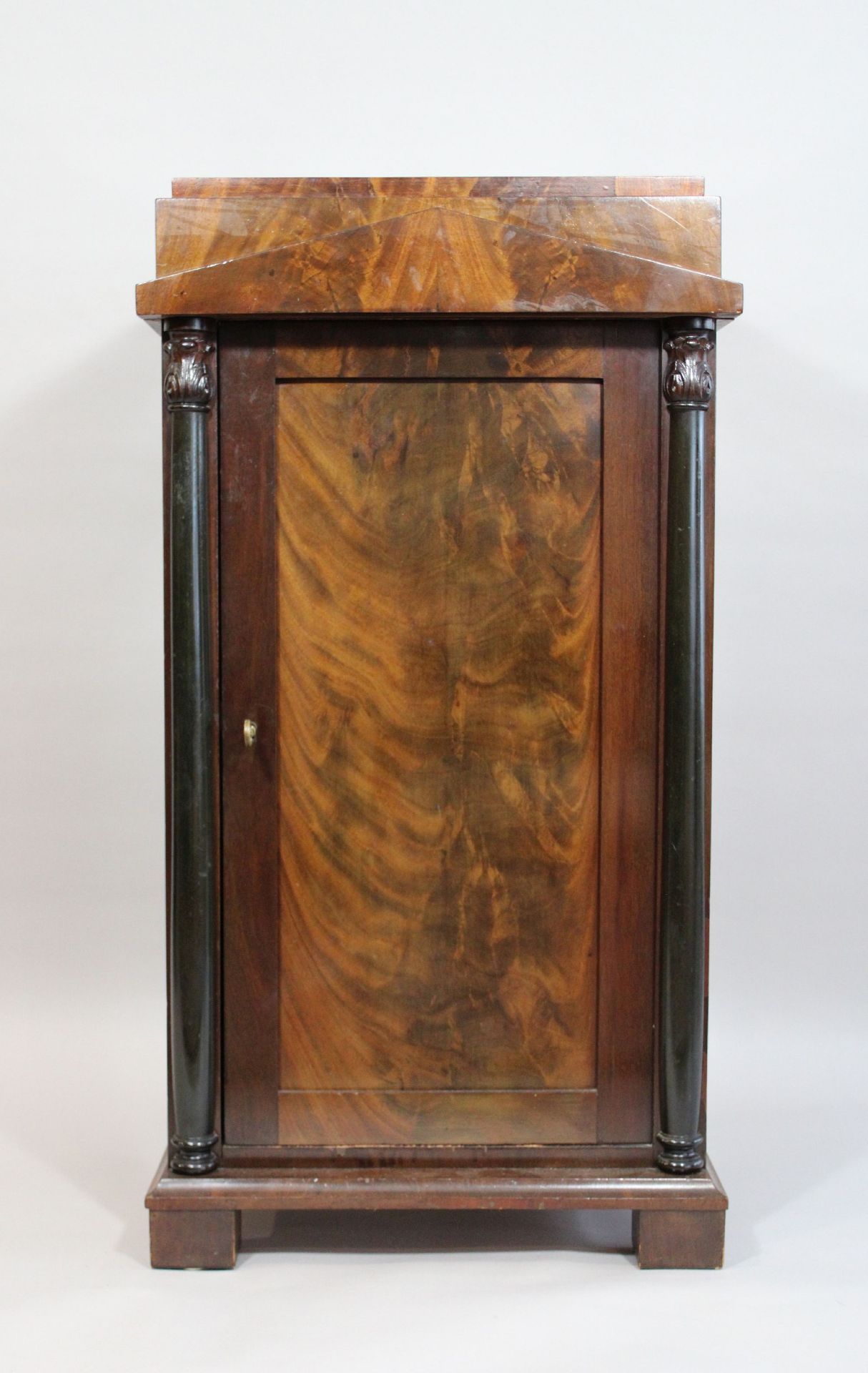 Halbschrank, Biedermeier, 19. Jh., Maße: 107 × 39 × 57 cm, kleine Abplatzungen, guter,