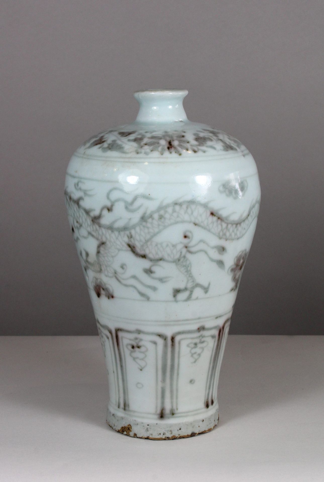 Meiping Vase, China, Porzellan, 18. Jh., ohne Marke, Drachendekor, Maße: H. 25,5 cm. Guter - Bild 4 aus 4