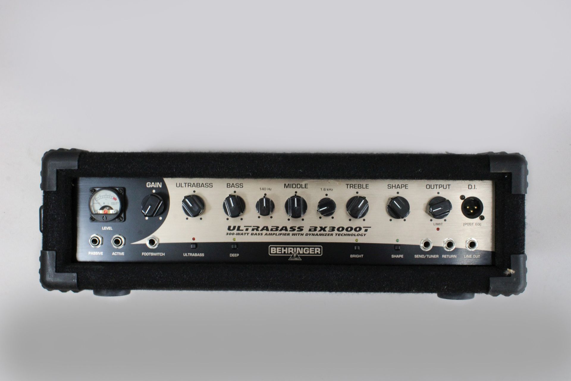 Behringer Ultrabass Verstärker BX 3000T, Anschlusskabel.