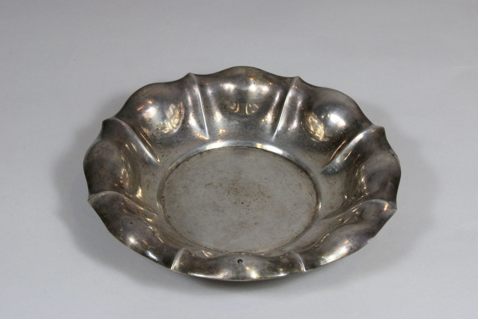 Kleine Schale, 800er Silber, Sandrik, Tschechoslowakei, um 1920/30, Maße: Durchmesser 17 cm,