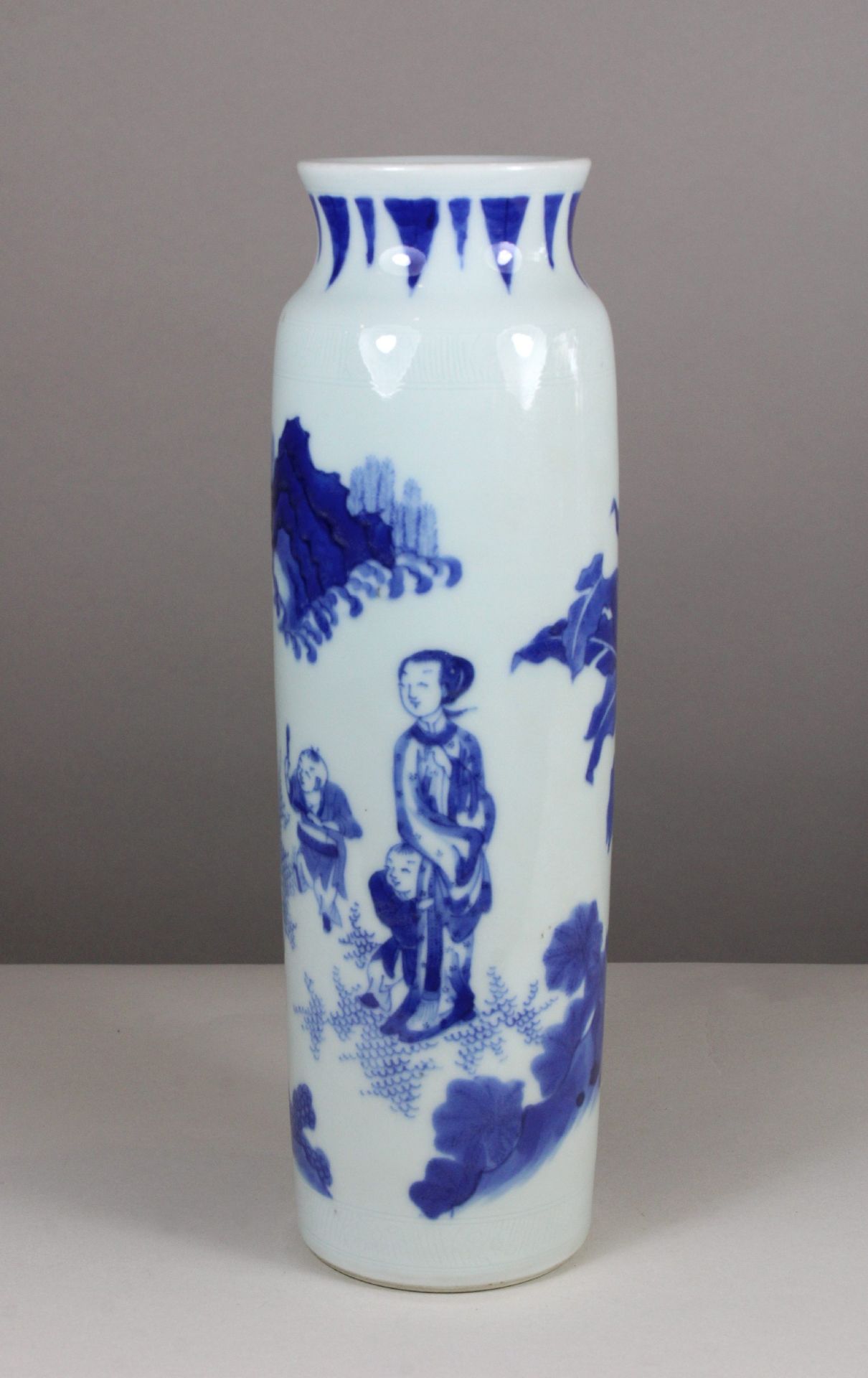 Vase, China, Porzellan, 17 Jh., ohne Marke, blaue Bemalung Unterglasur - figürliche Szene, Maße: