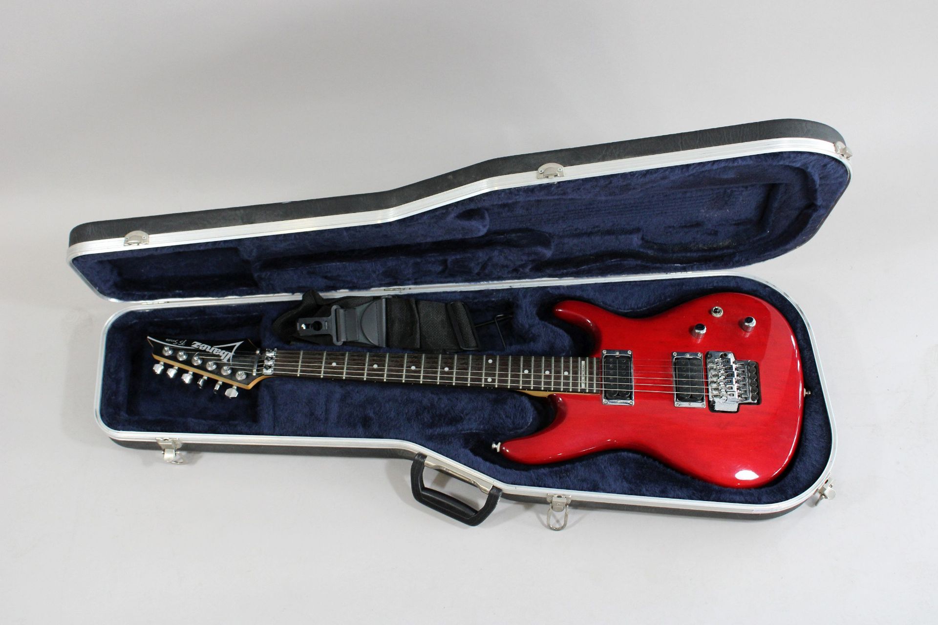 Gitarre Ibanez JS 100, South Korea, Farbe: Transparent Red, Koffer, Zubehör.