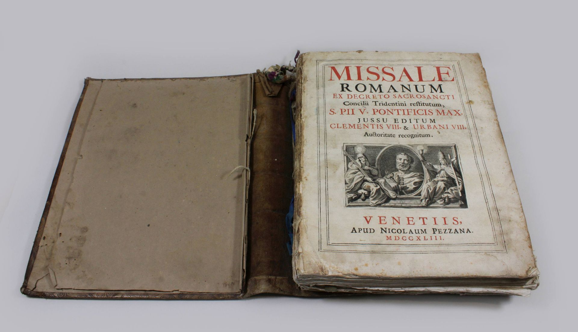 Missale Romanum, 1743, Ledereinband, Maße: 24 x 31 x 7 cm. Altersgemäß guter Zustand, beschädigt,