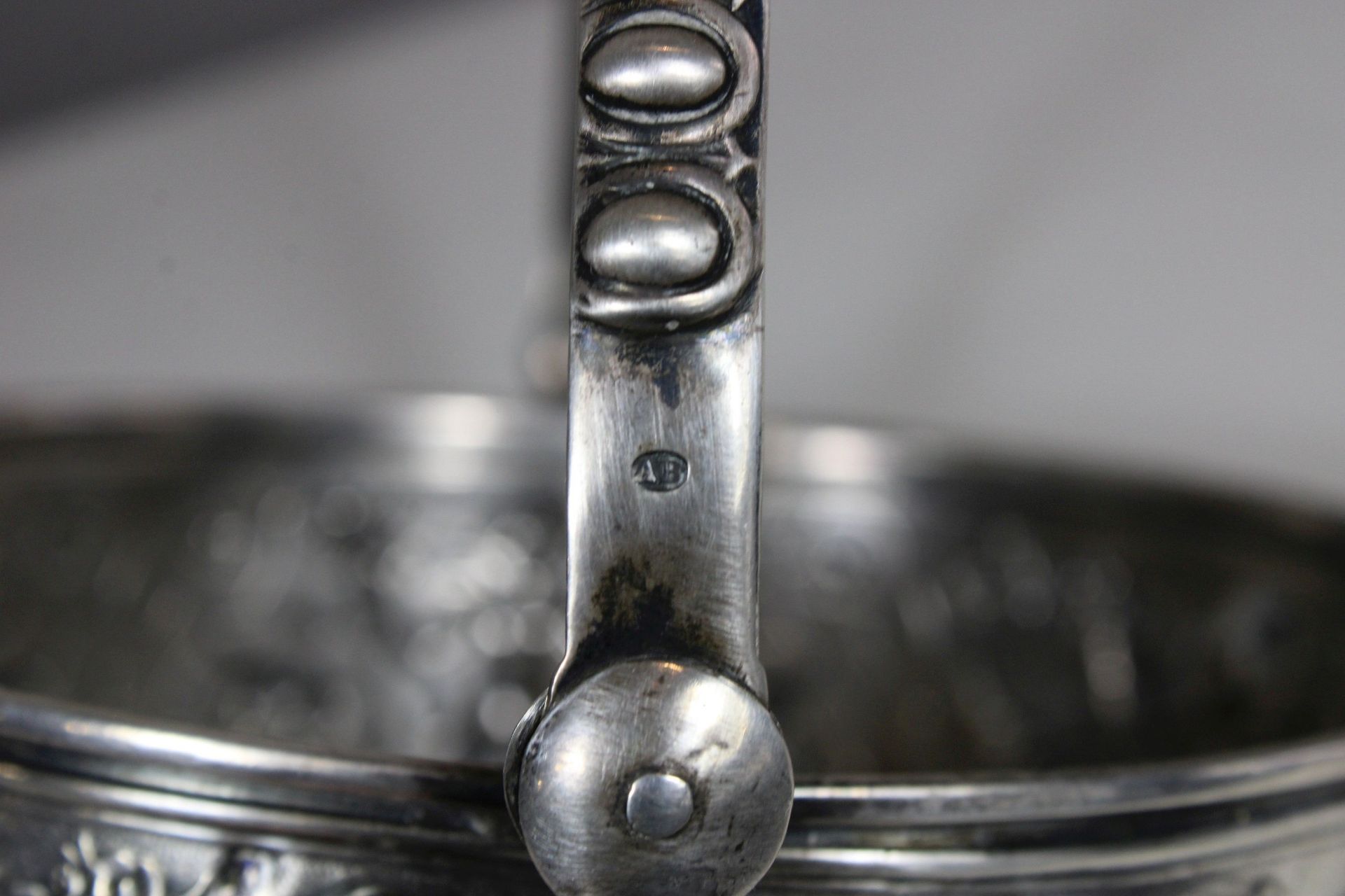 Korb, Silber, Tschechoslowakei, Putti- und Blumendekor, Maße: Durchmesser 13,5 cm, H. 8,5 cm, - Bild 2 aus 4