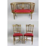 Ameublement bestehend aus Sofa und zwei Stühlen, Louis XVI Stil, Holz polymentvergoldet, roter Satin