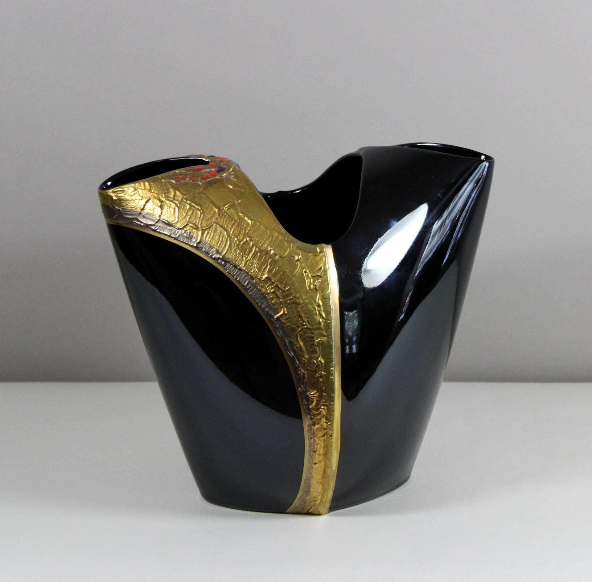 Vase, Rosenthal Studio Line, Porcelaine Noir, Designer: Helmut Drexler, Maße: H. 24,5, B. 29 cm.