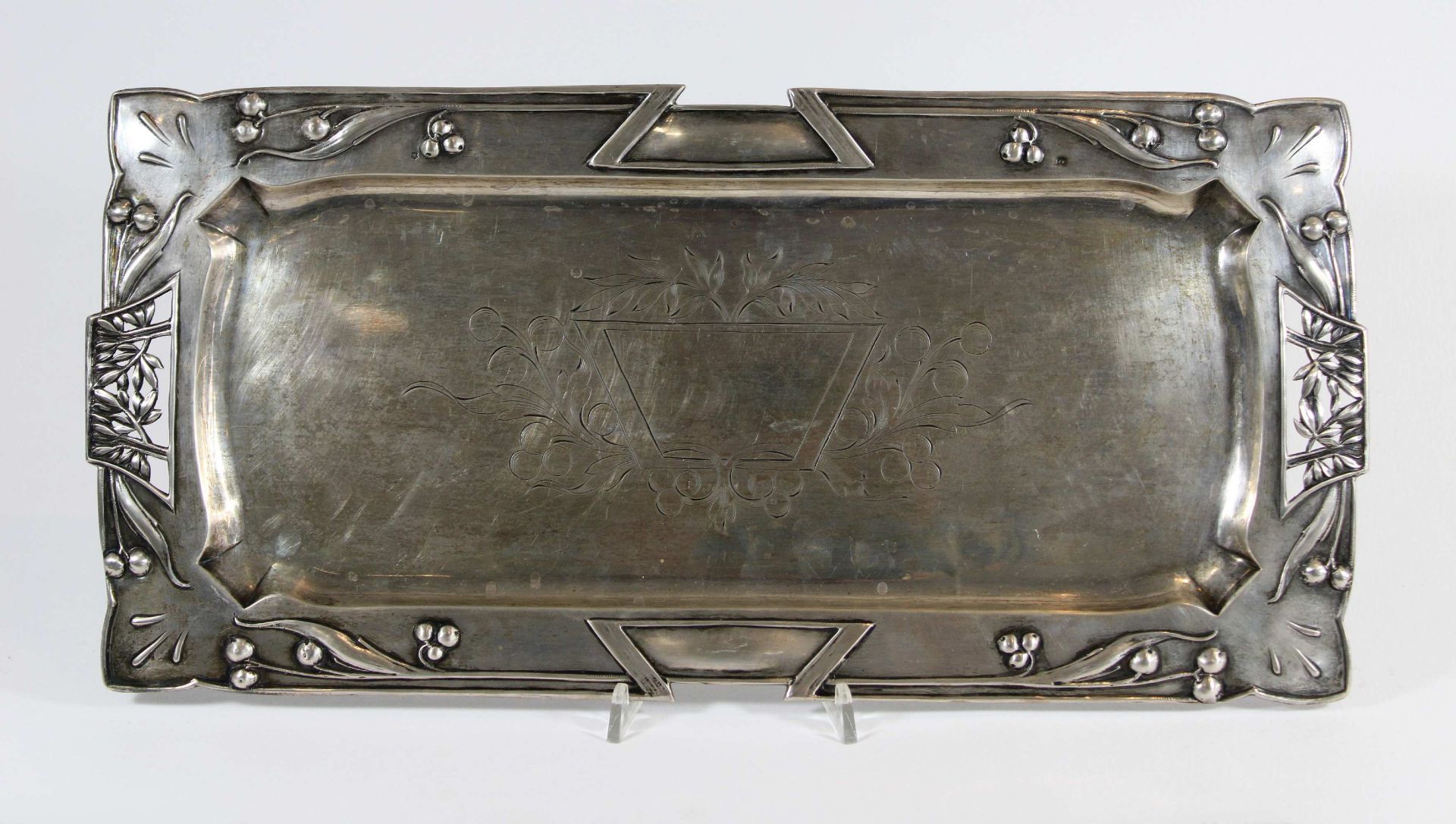 Jugendstil Tablett, Silber, Wien, Maße: L. 48,5 cm, B. 23 cm, Gewicht: ca. 781 gr. . Guter,