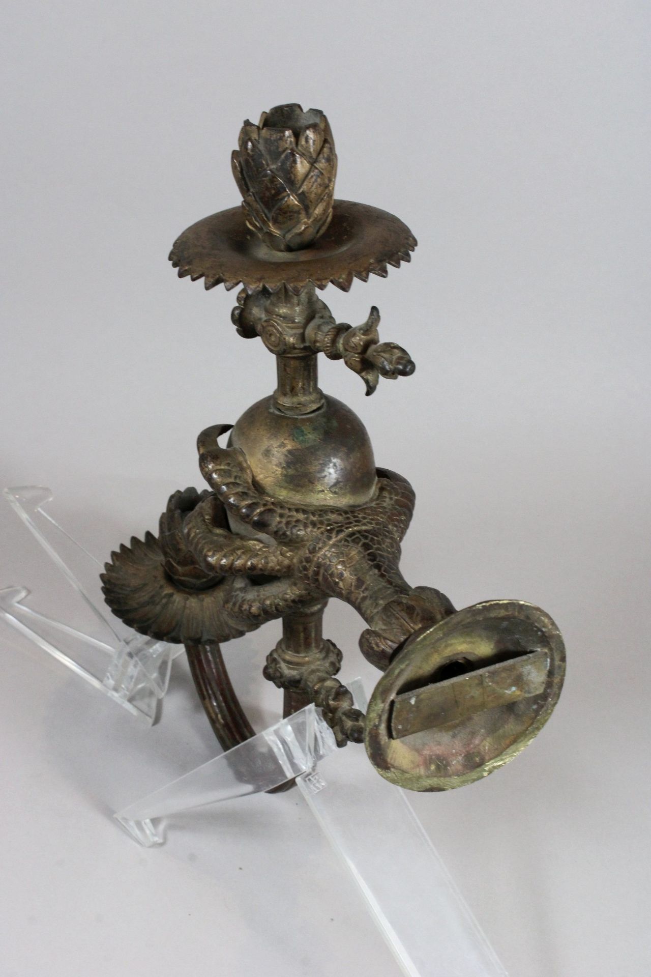 Paar Wandleuchter, 19 Jh., Bronze, Maße: H. 31,5 cm, T. 24 cm. Guter, altersbedingter Zustand. - Bild 2 aus 2